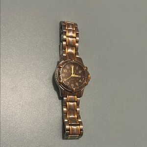 🚨 Gold and Silver Two-Tone Watch